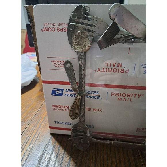 Older Silver Plated Silverware Beveled Glass Picture Frame 4"x6" - Picture 2 of 8